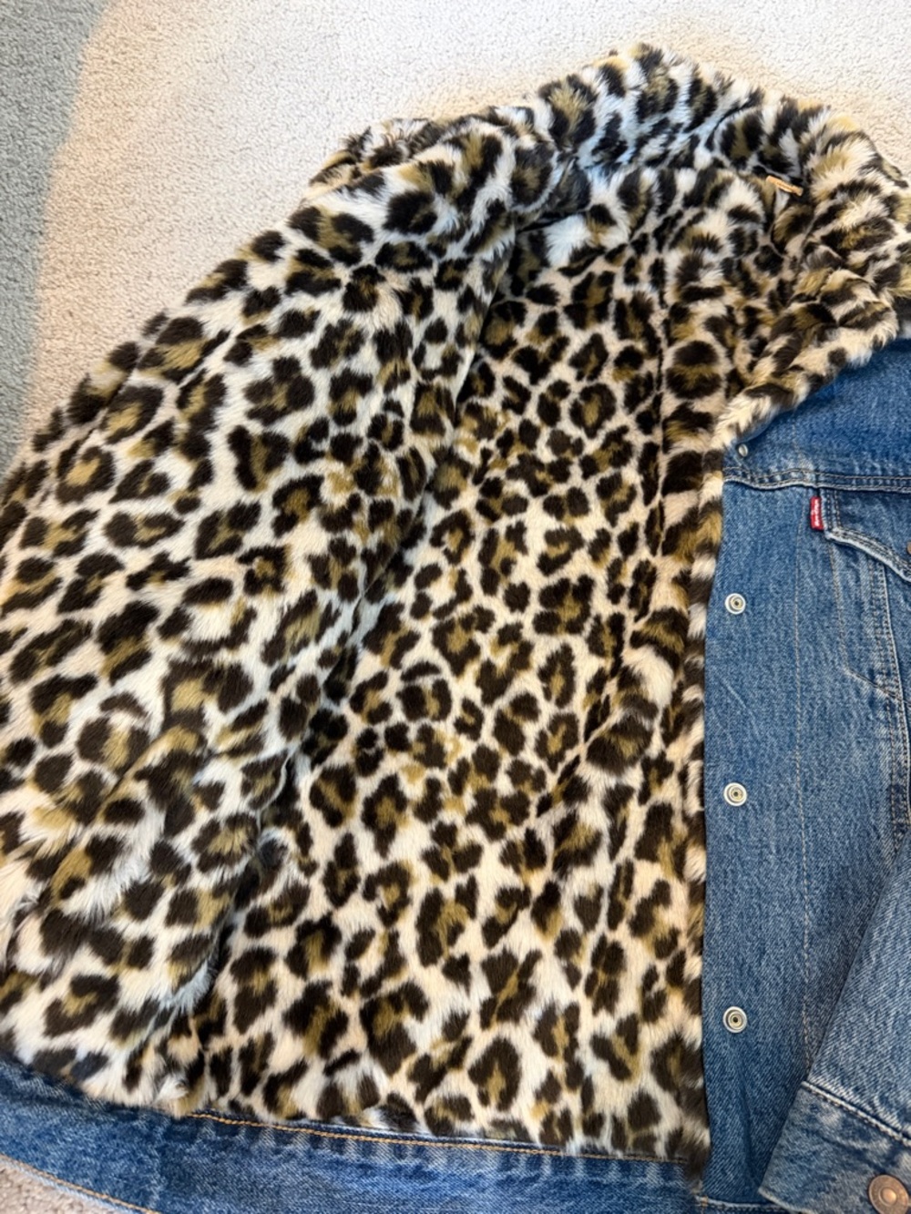 Levi's Blue Denim Jacket with Leopard Faux Fur Collar - Picture 2 of 5